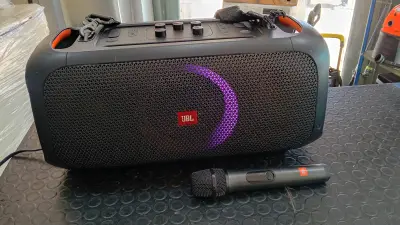 Parlante Portatil Marca Jbl Modelo Partybox Onthego Usado En Buen Estado Con Microgono+Correa Acc No Tiene
