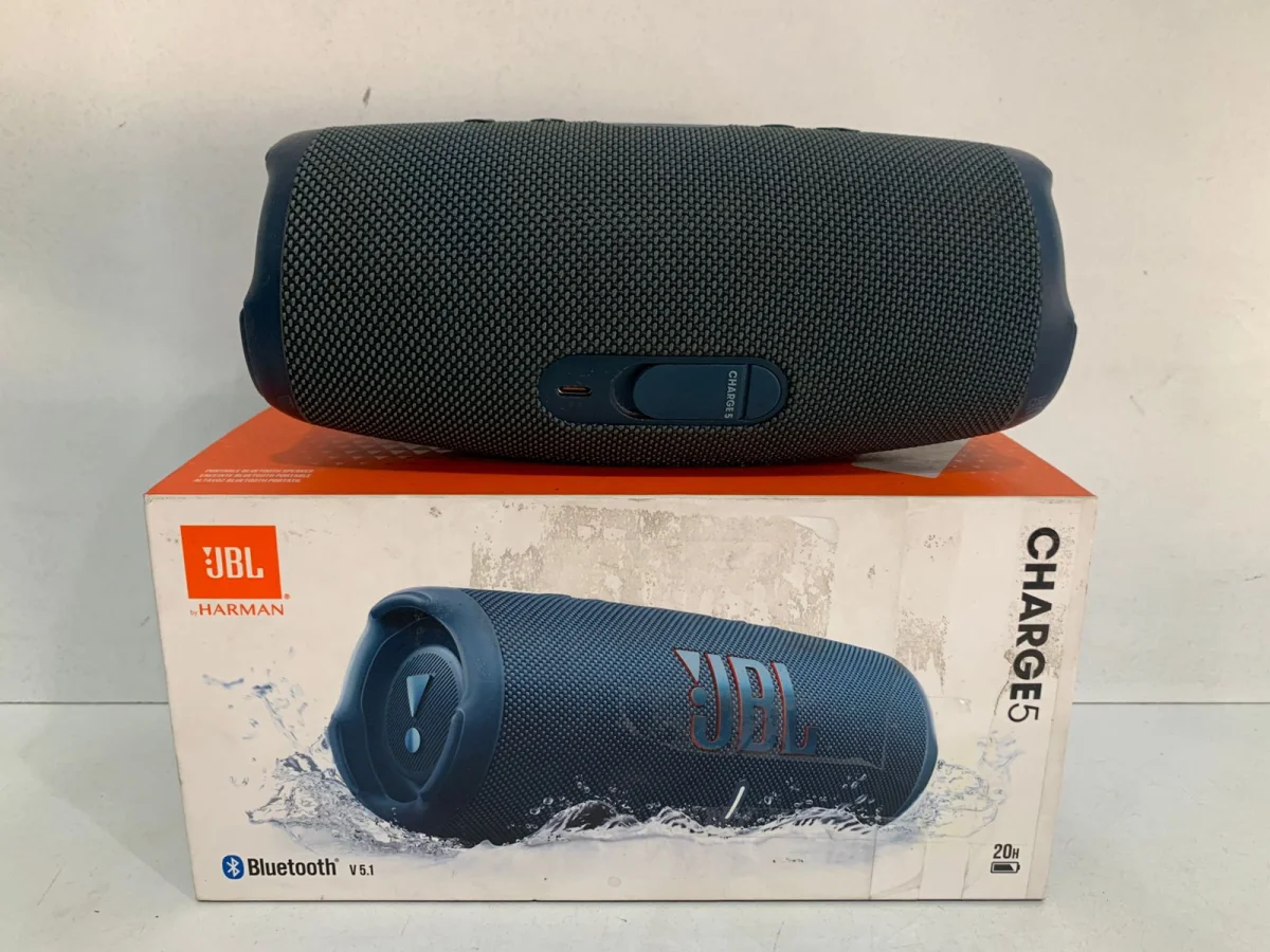 Foto 2 de Speaker Potencia Watts No Tiene Marca Jbl Sin Control Modelo Charge 5 Usado En Buen Estado Con Caja Acc C/Manual