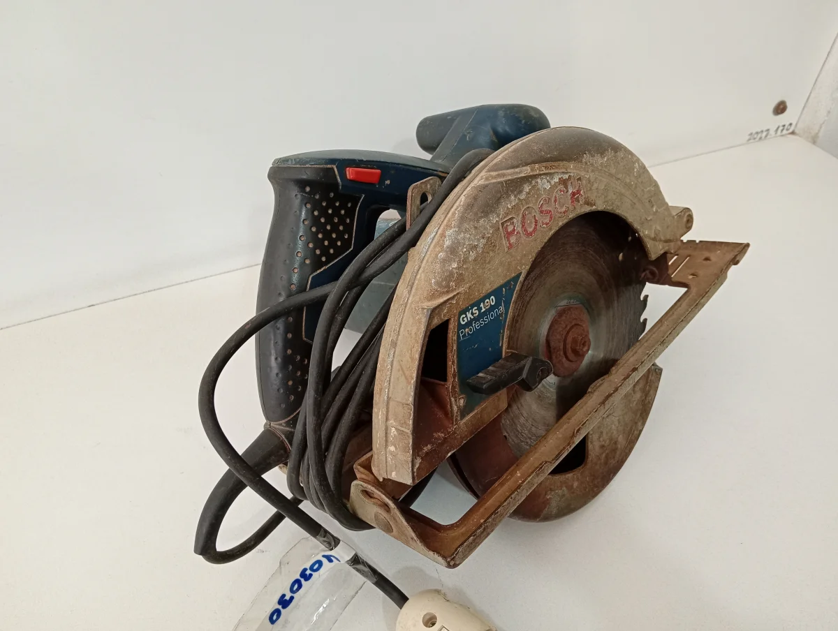 Foto 2 de Sierra Tipo Circular Marca Bosch Modelo Gks190 Usado En Buen Estado Acc Protector Discode Corte