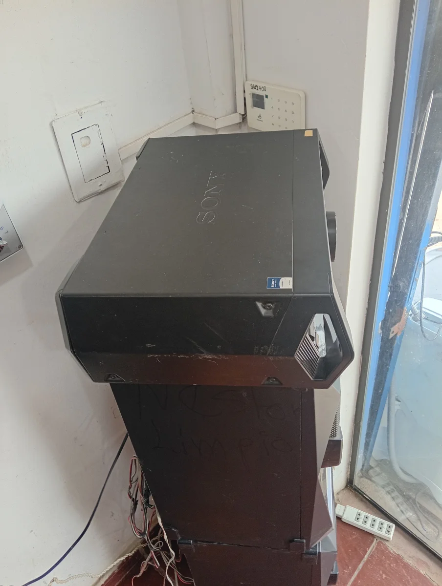 Foto 3 de Equipo De Sonido Marca Sony Con Control Modelo Hcd-Shake33 Usado Con Desgaste Acc Cable Cte Con FichaBtCd2entrada Usb2parlantePorta CdPotencia 2400