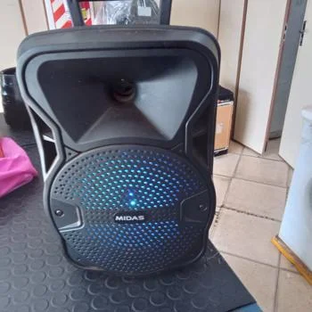Caja De Sonido Amplificada Marca Midas Modelo Md-Ps0823 Sin Control Usado En Buen Estado Acc Sin Cargador