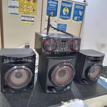 Equipo De Sonido Marca Lg Sin Control Modelo Cj45 Usado En Buen Estado Acc: 2 Parlantes Un Woofer Antena Am Comentario: Sin ControlDe 8100 Wts
