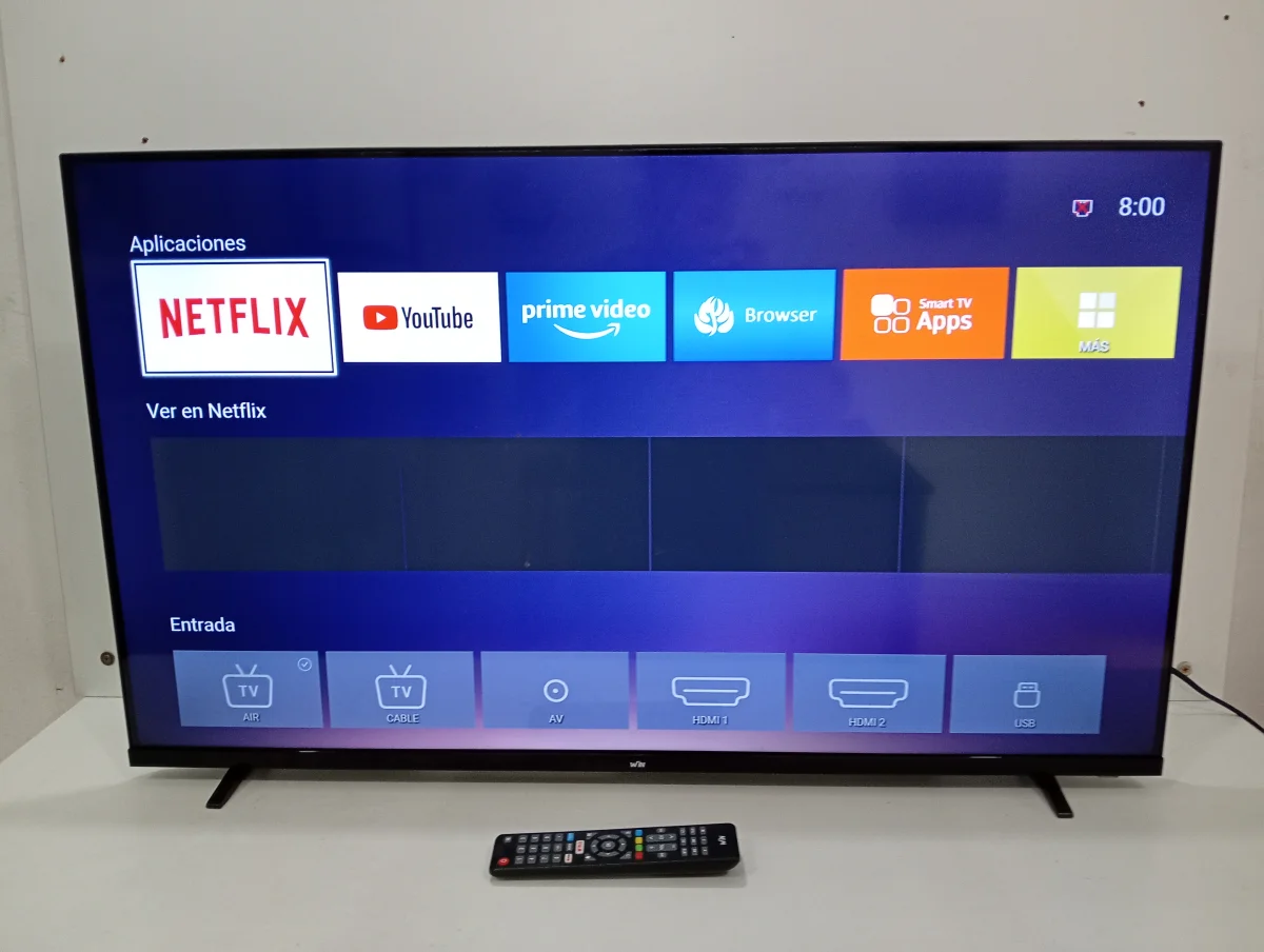 Foto 2 de Televisor Led Smart De 43 '' Marca Win Modelo 43fs Con Control Usado En Buen Estado Acc Caja Control Patitas