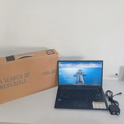 Notebook Marca Asus Modelo X1404z Procesador Core I3 Memoria Ram 8 Gb Disco Duro 117 Gb Generacion 12 Acc Caja Pantalla De 14