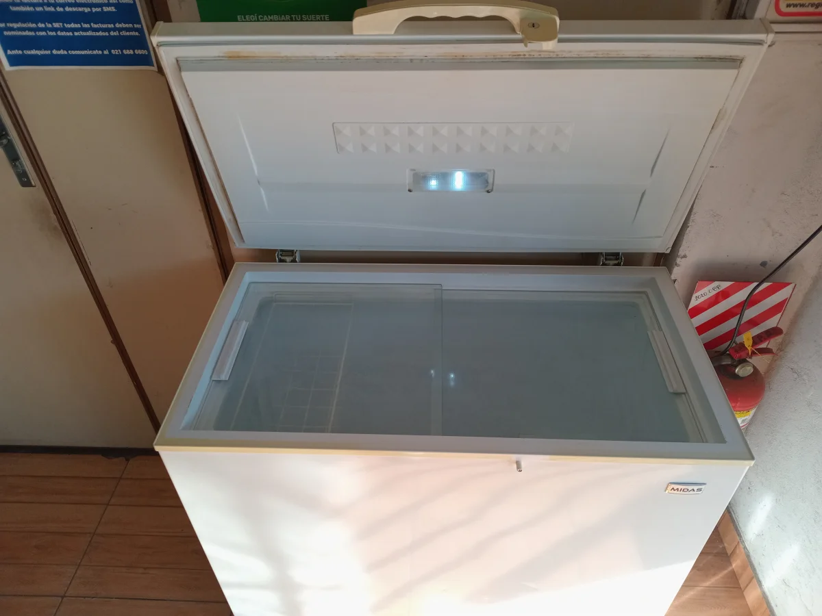 Foto 2 de Congeladora / Frezzer Marca Midas Litros 200 Modelo Md-Hs252 Usado En Buen Estado Acc No Tiene