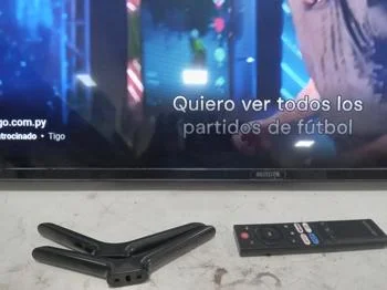 Foto 2 de Televisor Led Smart De 43 '' Marca Aiwa Modelo Aw43b4smfl Con Control Usado En Buen Estado Acc 2 Patitas4 TornillosManualEn Caja(De La Marca Win 50")