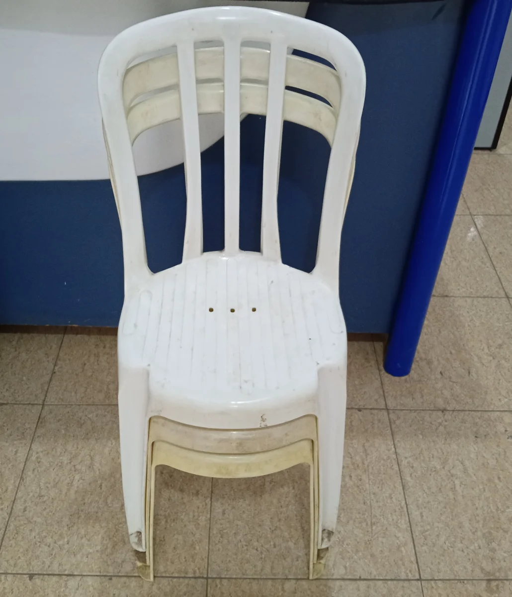 Silla Usado En Buen Estado Color Blanco Acc 3 Sillas
