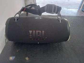 Foto 2 de Speaker Potencia Watts 25 Marca Jbl Sin Control Modelo Xtreme3 Usado En Buen Estado Con Caja Acc Cinta Colgante Manual