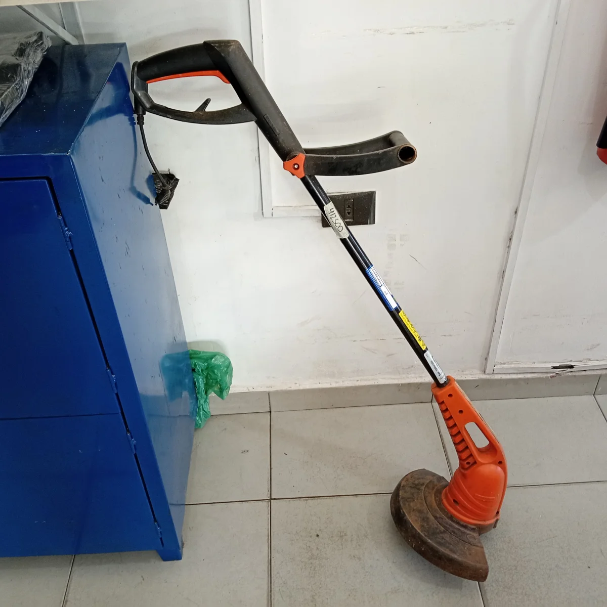 Foto 2 de Bordeadora De Cesped Marca Tramontina Modelo Sin Usado En Buen Estado Acc Mango