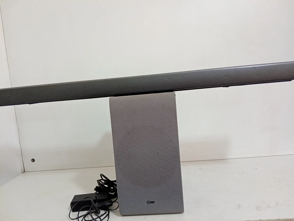 Barra De Sonido Marca Lg Modelo Sj5 Usado En Buen Estado Con No Tiene Acc Cable PowerSubwooferCable Power Con Transformador