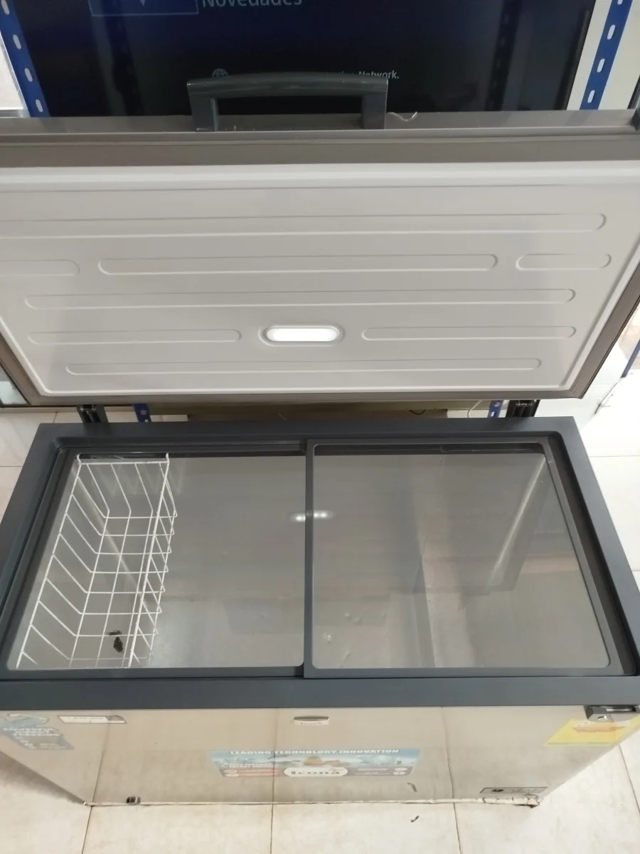 Foto 2 de Congeladora / Frezzer Marca Icona Litros 300 Modelo Ilcf-335h Usado En Buen Estado Acc Con Dos Tapas Deslizables De VidrioCanastaManija Sin TornillitosLlave
