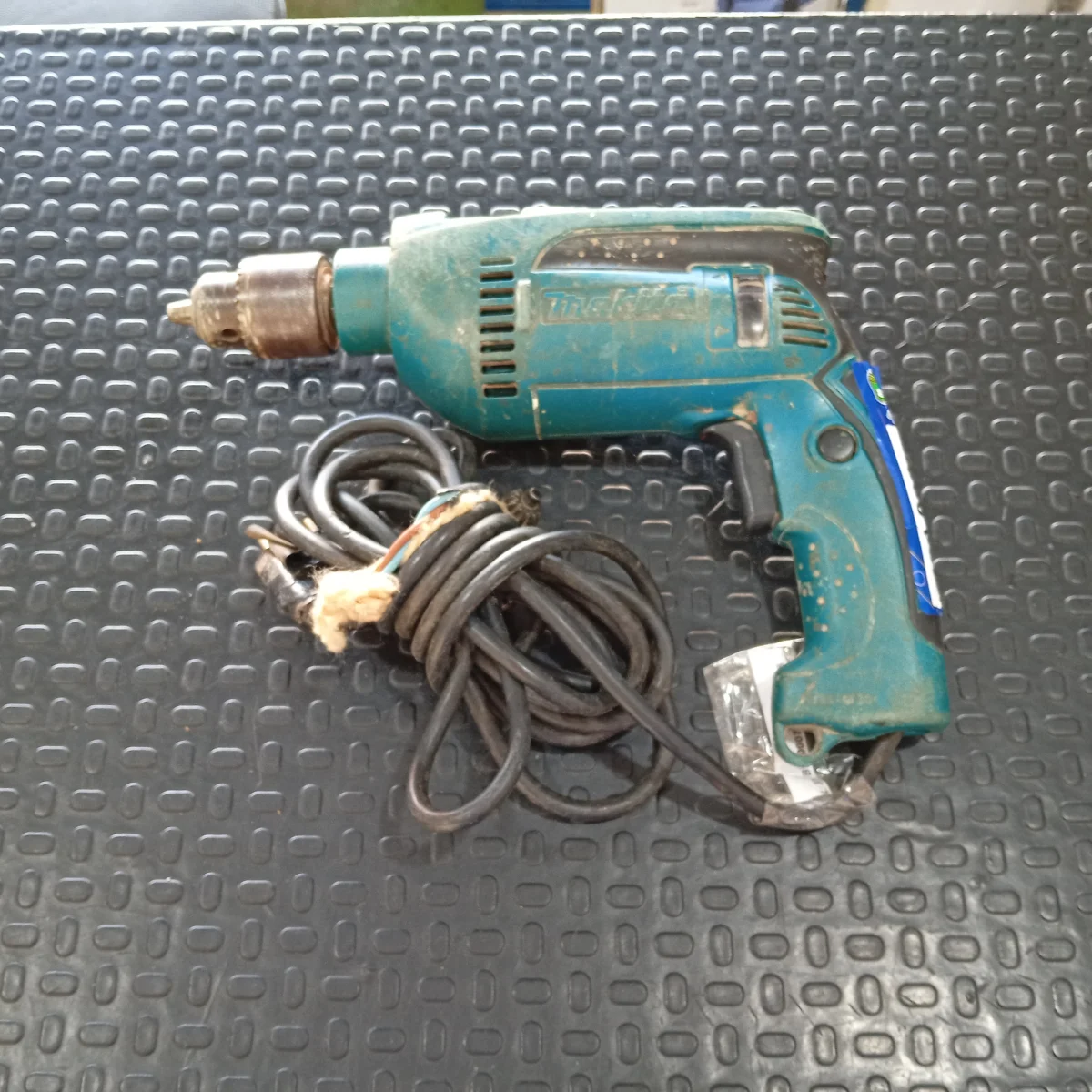 Foto 3 de Taladro Marca Makita Modelo Hp1640 Usado En Buen Estado Acc C/ Llave