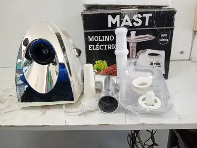 Molino De Carne Marca Mast Modelo Molino-Electrico- Usado-En-Buen-Estado Acc Bandeja MangoCaja