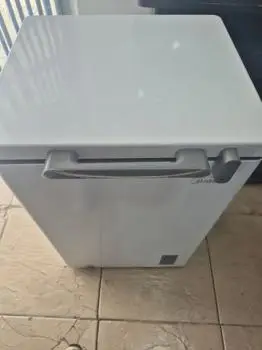 Congeladora / Frezzer Marca Midea Litros : 142 Modelo Mdrc142fzg01 Usado En Buen Estado Acc: Una Parrilla