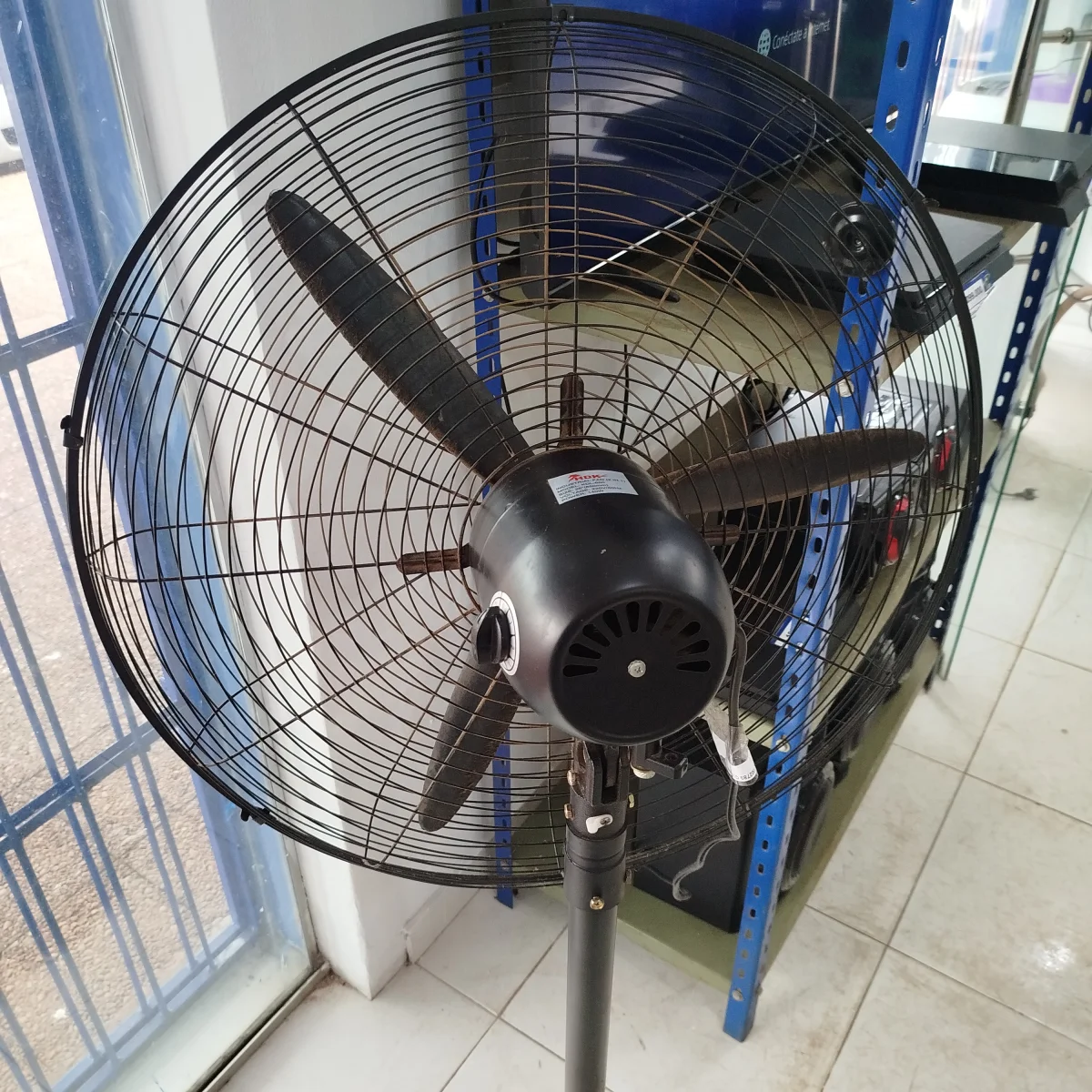 Foto 2 de Ventilador 3 Velocidades Marca Hdk Modelo Kdl-650 Usado Con Desgaste Acc 3 Aletas