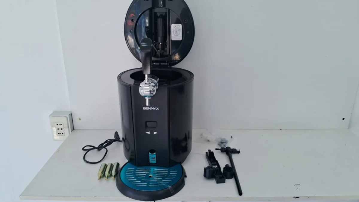 Foto 2 de Dispenser De Cerveza Marca Benmax Modelo Bct-0538a Acc De 5 Litros3 Refil De Co2Bandeja De Goteamiento