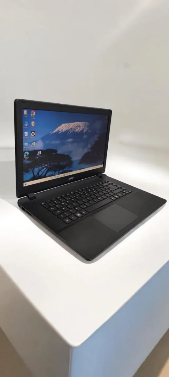 Foto 3 de Notebook Marca Acer Modelo Es1-511-C59v Procesador Celeron Memoria Ram 4 Gb Disco Duro 237 Gb Generacion No Tiene Acc Con Teclado Numerico