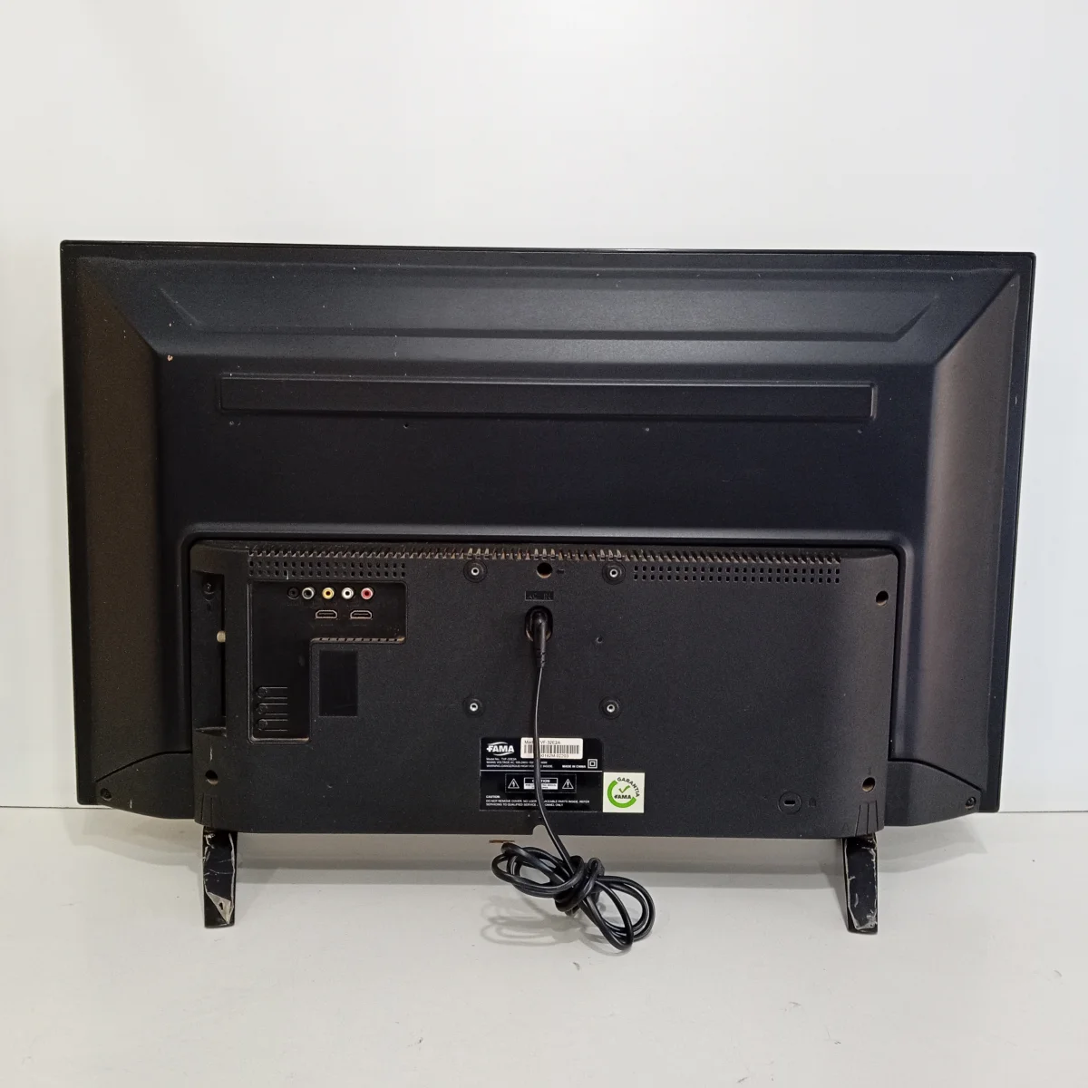 Foto 3 de Televisor Led Convencional De 32 '' Marca Fama Modelo Tv32e2a Usado En Buen Estado Con Control Sin Caja Acc C/ Patias