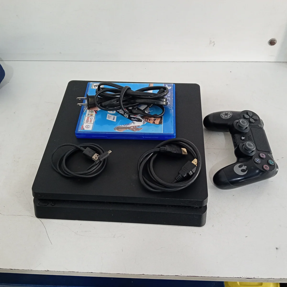 Foto 2 de Juego Electronico Ps4 Marca Sony Slim Modelo Cuh-2215b Disco Duro 500 Gb Con Control Sin Caja Usado En Buen Estado Acc Cable PowerCable HdmiCable Usb