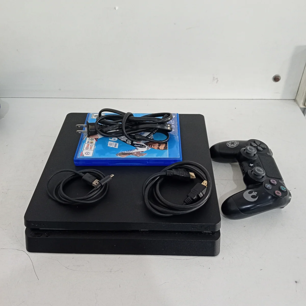 Foto 3 de Juego Electronico Ps4 Marca Sony Slim Modelo Cuh-2215b Disco Duro 500 Gb Con Control Sin Caja Usado En Buen Estado Acc Cable PowerCable HdmiCable Usb