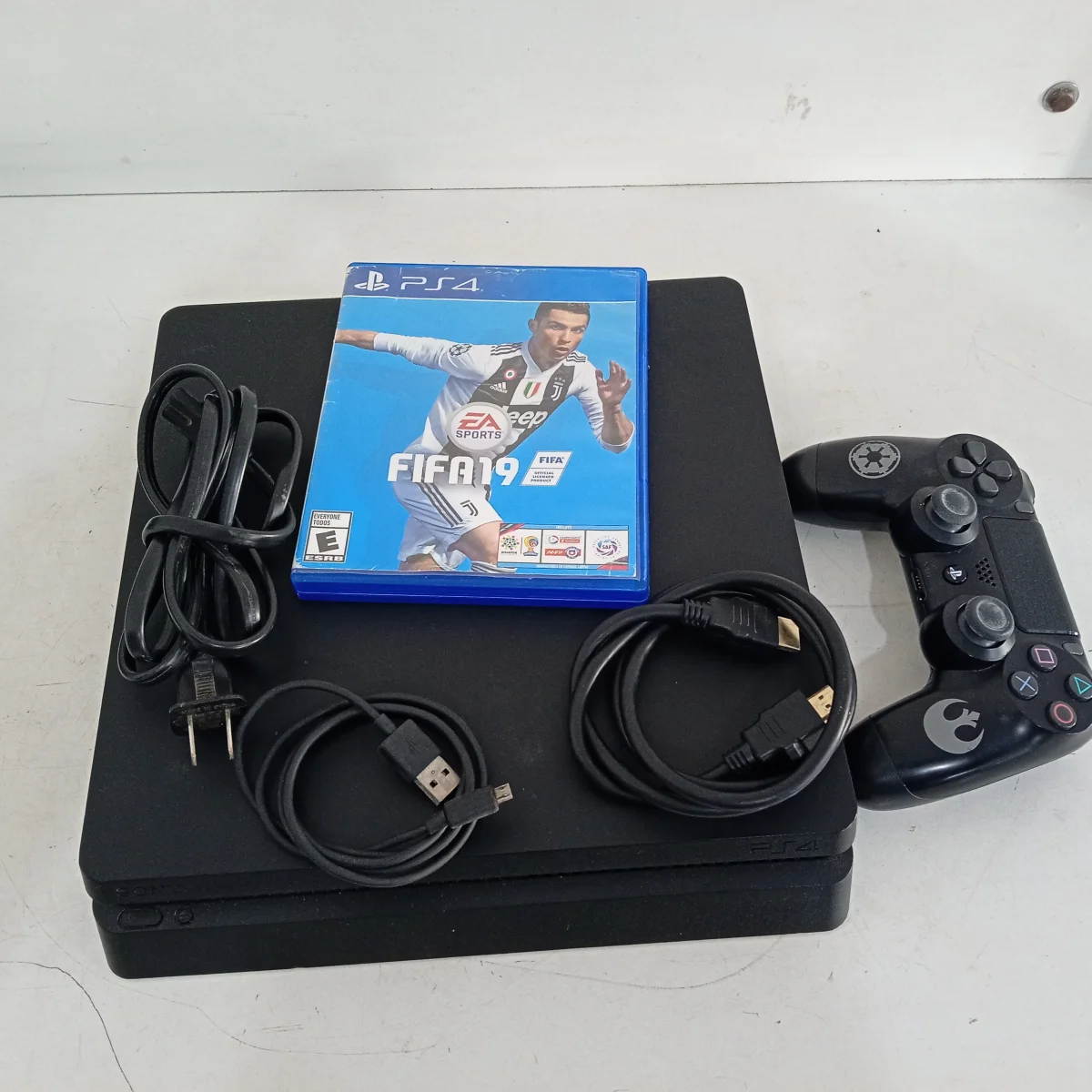 Juego Electronico Ps4 Marca Sony Slim Modelo Cuh-2215b Disco Duro 500 Gb Con Control Sin Caja Usado En Buen Estado Acc Cable PowerCable HdmiCable Usb