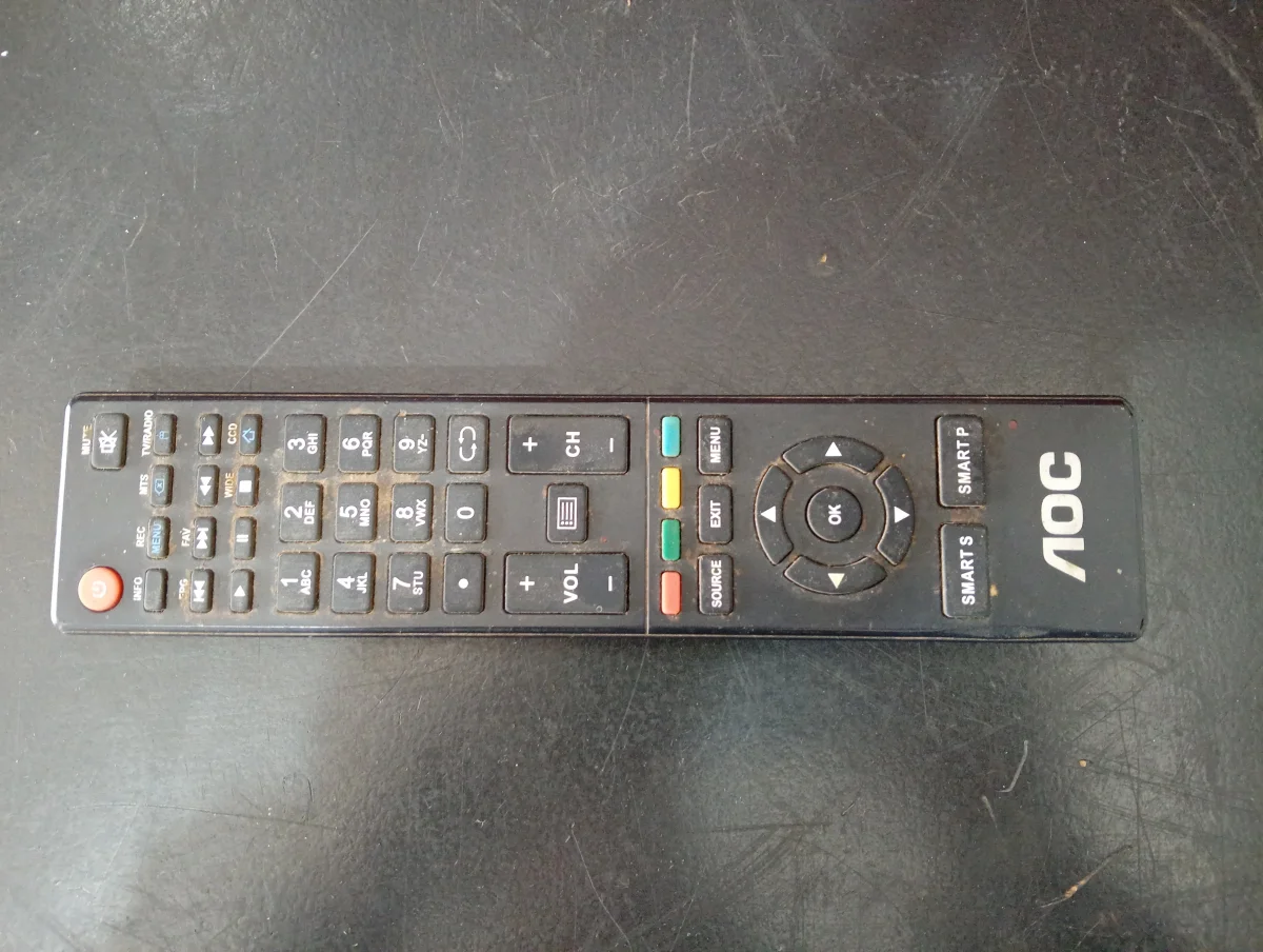Foto 2 de Televisor Led Convencional De 49 '' Marca Aoc Modelo Le49f1761 Usado En Buen Estado Con Control Con Caja Acc Par De Patitas