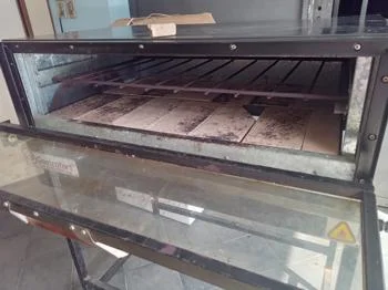 Foto 2 de Horno Pizzero Marca Gastrfort Modelo No Tiene Tamaño En Cm 55 Acc Manguera De Gas80x55 Cm De MedidaA GasMedidor De Temp