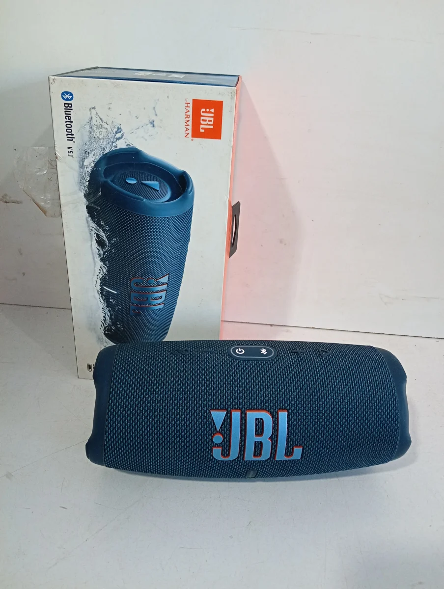 Speaker Potencia Watts No Tiene Marca Jbl Sin Control Modelo Charge5 Usado En Buen Estado Con Caja Acc No Tiene
