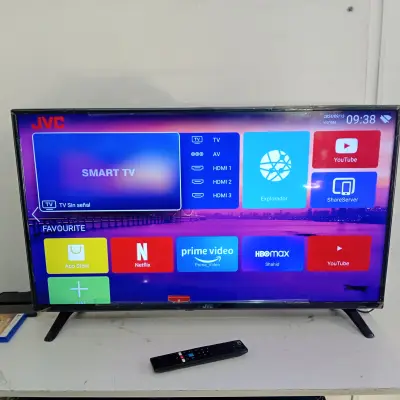 Televisor Led Smart De 42 '' Marca Jvc Modelo Lt-42n750ua Con Control Usado En Buen Estado Acc Control Con Botones Borrosos Cable Power Fijo Ent.HdmiUsb2 Patitas De Pedestal