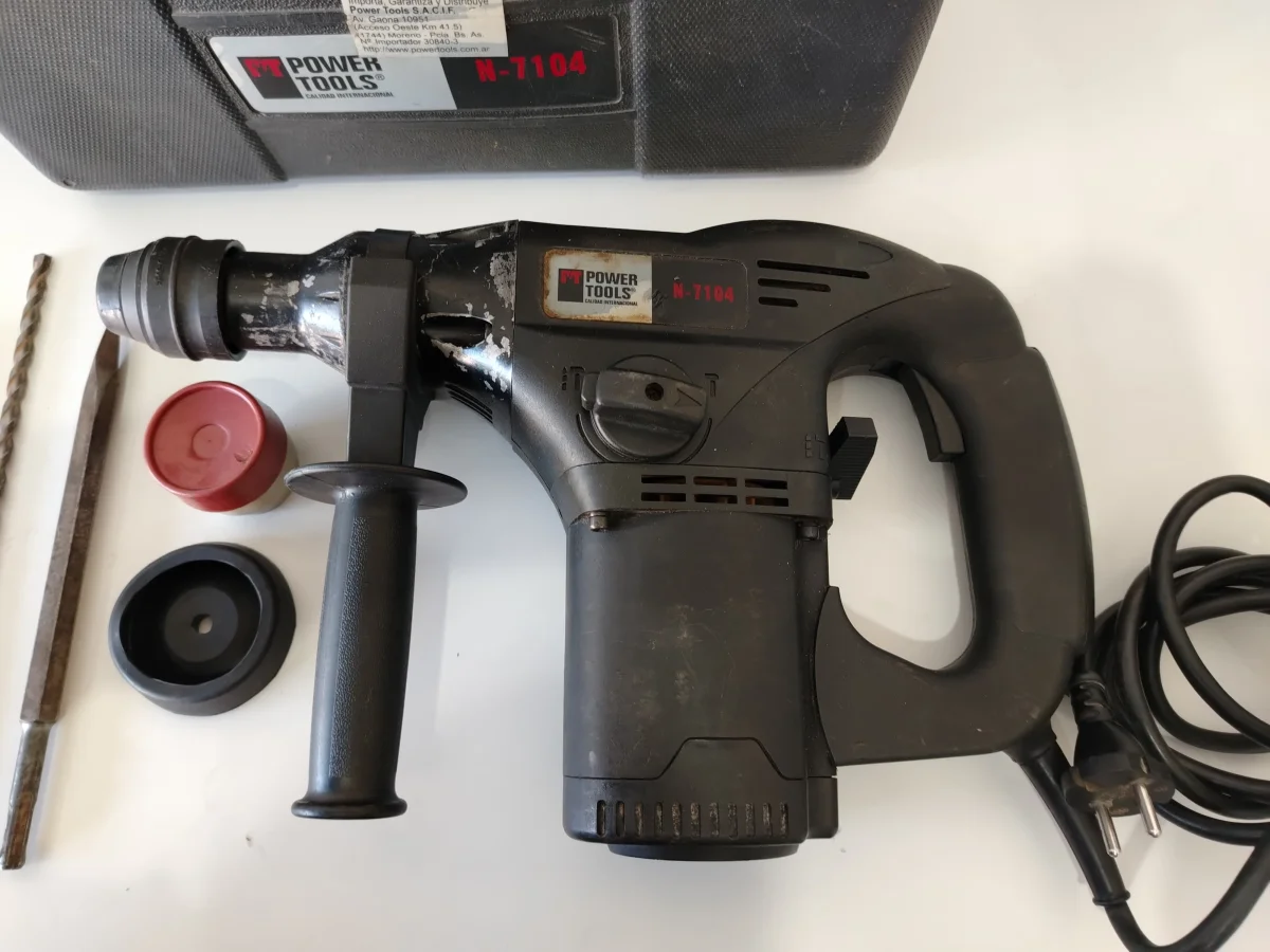 Foto 2 de Rotomartillo Marca Power Tools Modelo N-7104 Usado En Buen Estado Con No Tiene Acc Estuche Rigido Negro3 Mechas