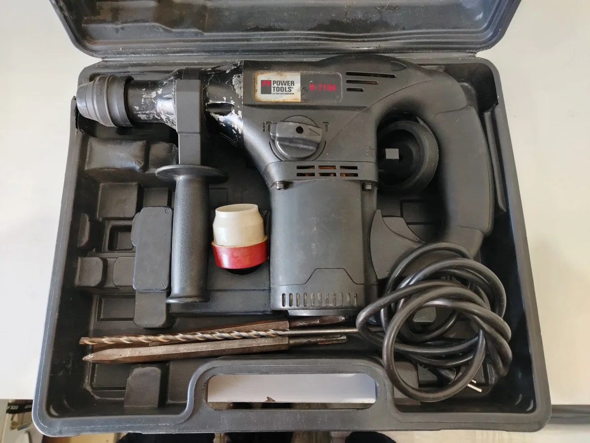 Foto 3 de Rotomartillo Marca Power Tools Modelo N-7104 Usado En Buen Estado Con No Tiene Acc Estuche Rigido Negro3 Mechas