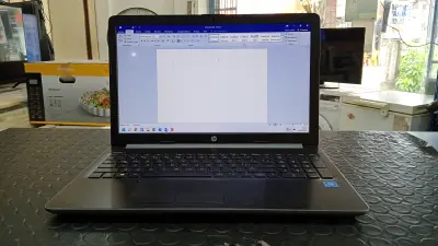 Notebook Marca Hp Modelo 15da0001 Procesador Celeron Memoria Ram 4 Gb Disco Duro 500 Gb Generacion No Tiene Acc Con Estuche Negro