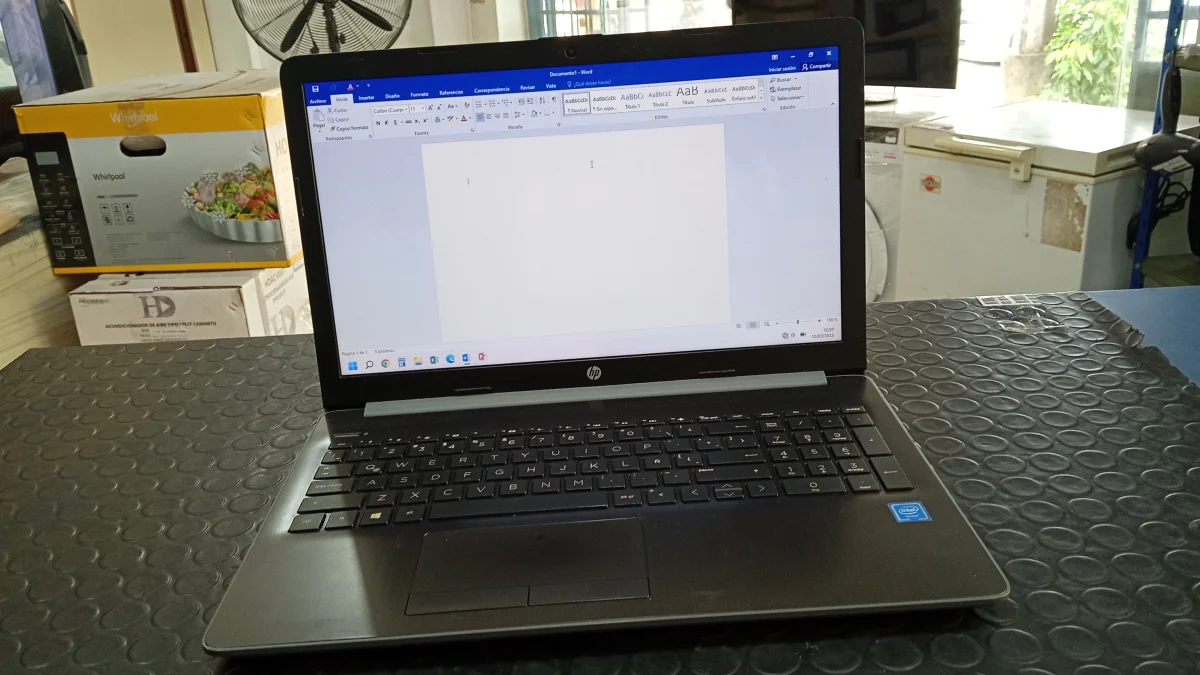 Foto 3 de Notebook Marca Hp Modelo 15da0001 Procesador Celeron Memoria Ram 4 Gb Disco Duro 500 Gb Generacion No Tiene Acc Con Estuche Negro