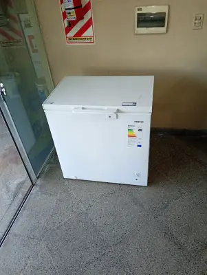 Congeladora / Frezzer Marca Midas Litros 194 Modelo Md-Hs250m Usado En Buen Estado Acc CanastaVidrio Deslizable