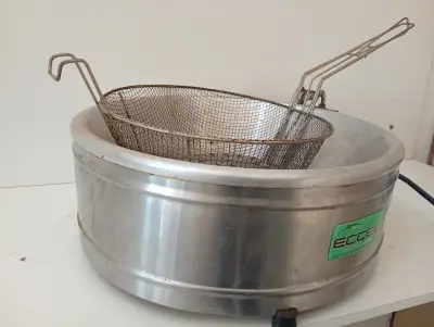 Fritadora Marca Eccel Modelo No Tiene Usado En Buen Estado Acc: Espumadera Comentario: 10 Litros