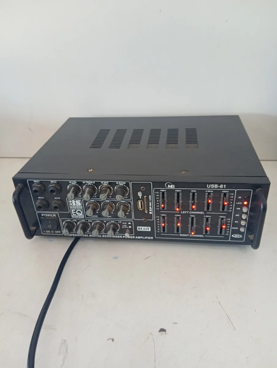 Amplificador De Sonido P/ Discoteca Marca Mb Modelo Usb-61 Usado En Buen Estado Acc 2 Salidas Y 12volt-220