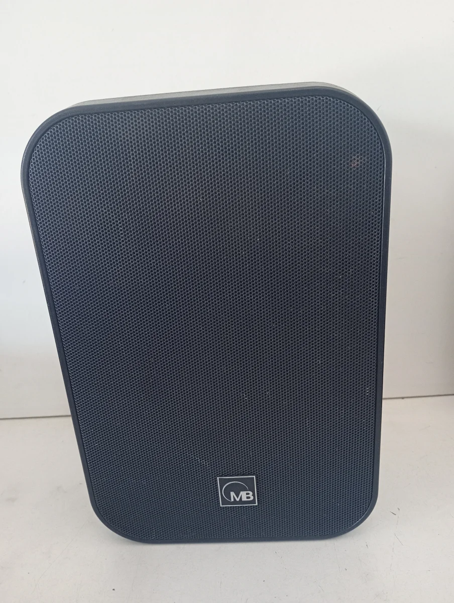 Caja Con Parlante Para Discoteca Marca Mb Modelo Ip65-6.5 Usado En Buen Estado Con No Tiene De 8 '' Acc Soporte Y Cable