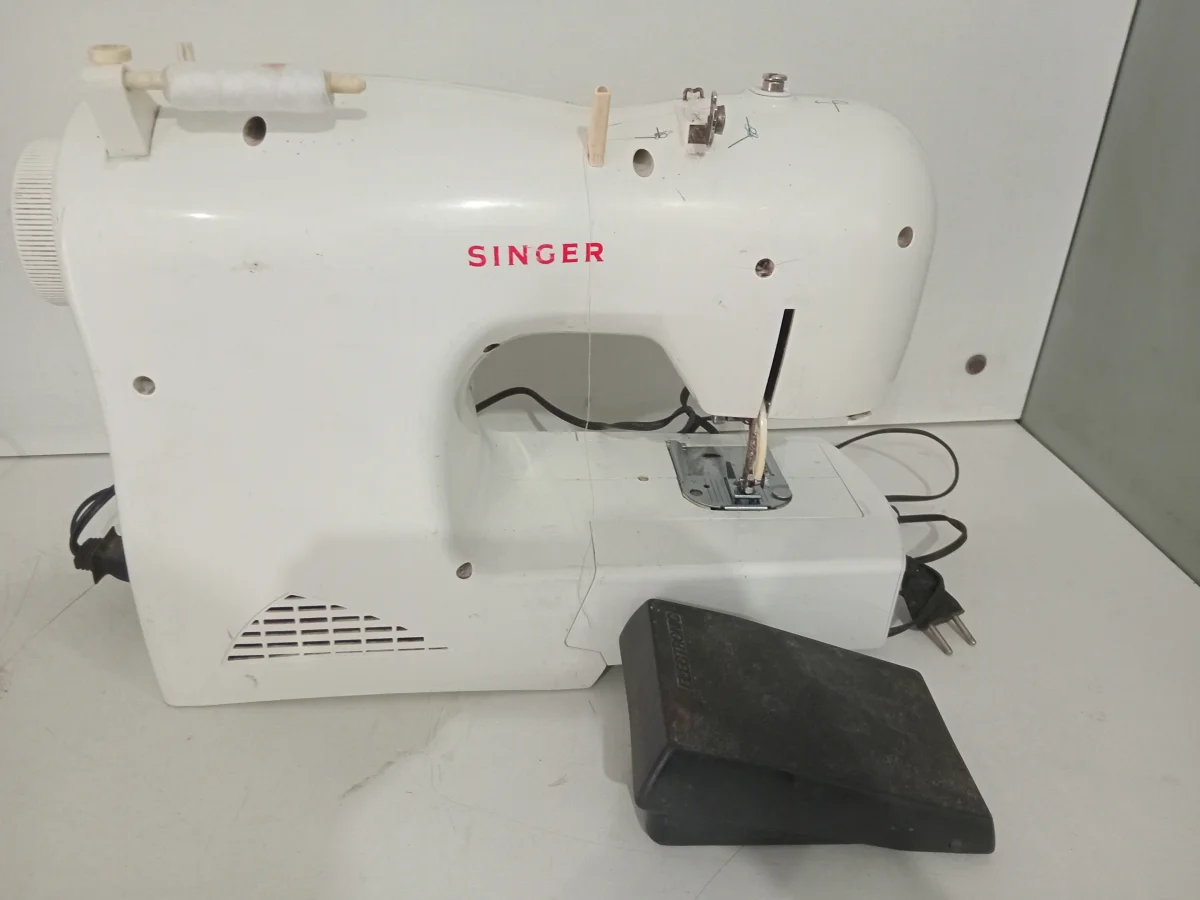 Maquina De Coser Familiar Marca Singer Modelo Fashion Usado En Buen Estado Acc PrenzaAgujaPedal1 HiloLuz