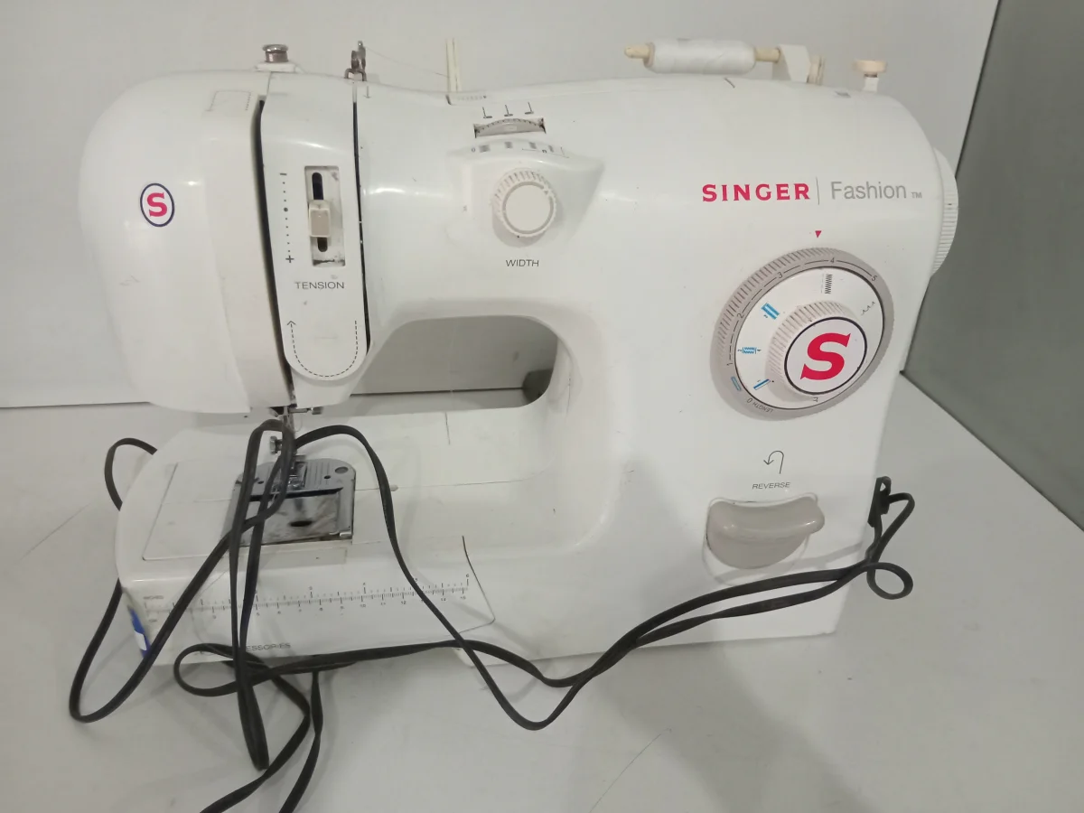 Foto 2 de Maquina De Coser Familiar Marca Singer Modelo Fashion Usado En Buen Estado Acc PrenzaAgujaPedal1 HiloLuz
