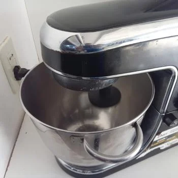 Foto 2 de Batidora Marca Oster Modelo Fpstsmpl1-053 Usado Con Desgaste Acc 3 BatidoresBolw Inox
