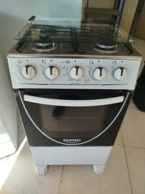 Cocina A Gas Marca Dako Modelo Fogao Gas 4q Dako Luna Britam Usado En Buen Estado Acc: Cuatro HornallasUna Parrilla En El HornoEncendido ElectricoTapa De Vidrio Comentario: Color Blanco