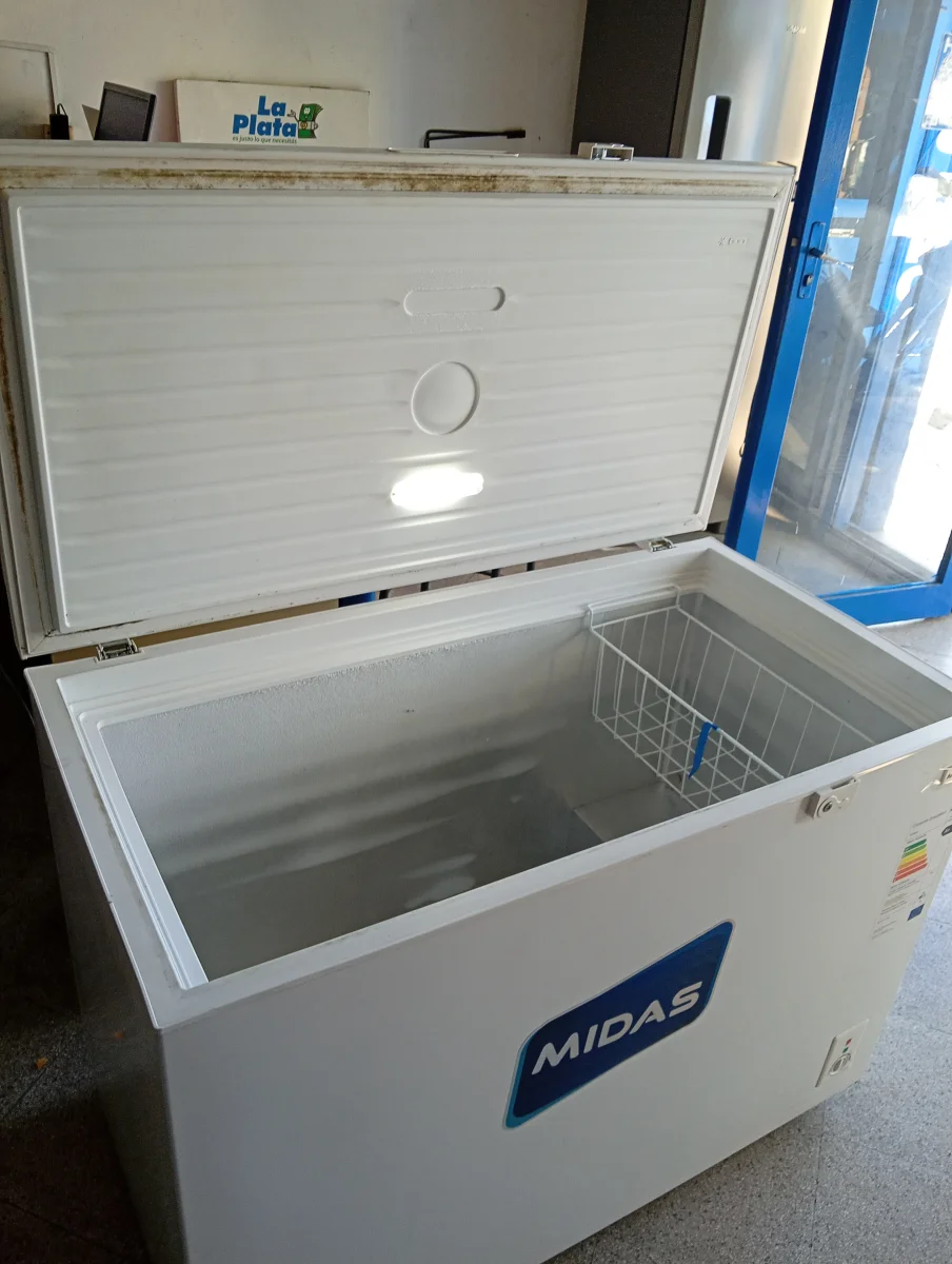Foto 2 de Congeladora / Frezzer Marca Midas Litros 380 Modelo Md Cm379l Usado En Buen Estado Acc Canasta