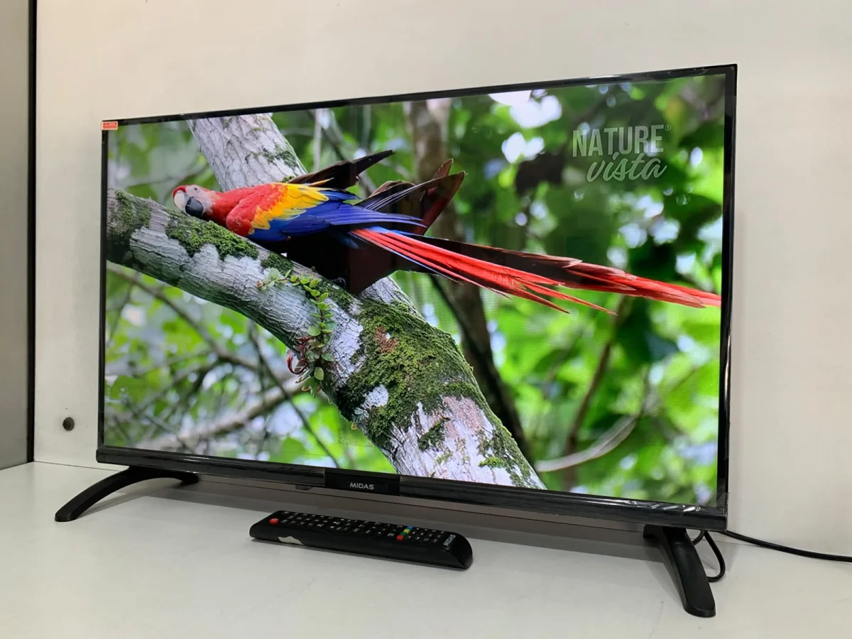 Foto 2 de Televisor Led Smart De 32 '' Marca Midas Modelo Md-Smtv32a Con Control Usado En Buen Estado Acc C/2 Patitas De PedestalC/Entrada UsbC/Entrada Hdmi