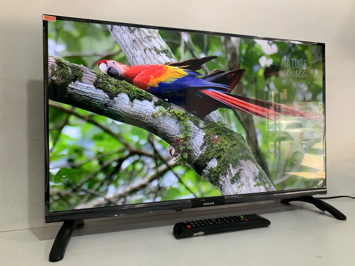 Foto 3 de Televisor Led Smart De 32 '' Marca Midas Modelo Md-Smtv32a Con Control Usado En Buen Estado Acc C/2 Patitas De PedestalC/Entrada UsbC/Entrada Hdmi