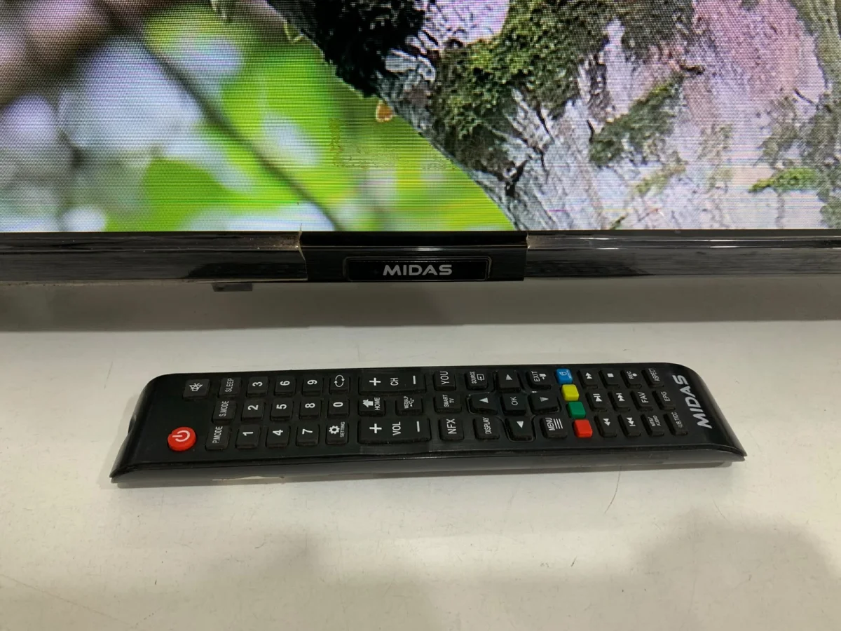 Foto 4 de Televisor Led Smart De 32 '' Marca Midas Modelo Md-Smtv32a Con Control Usado En Buen Estado Acc C/2 Patitas De PedestalC/Entrada UsbC/Entrada Hdmi