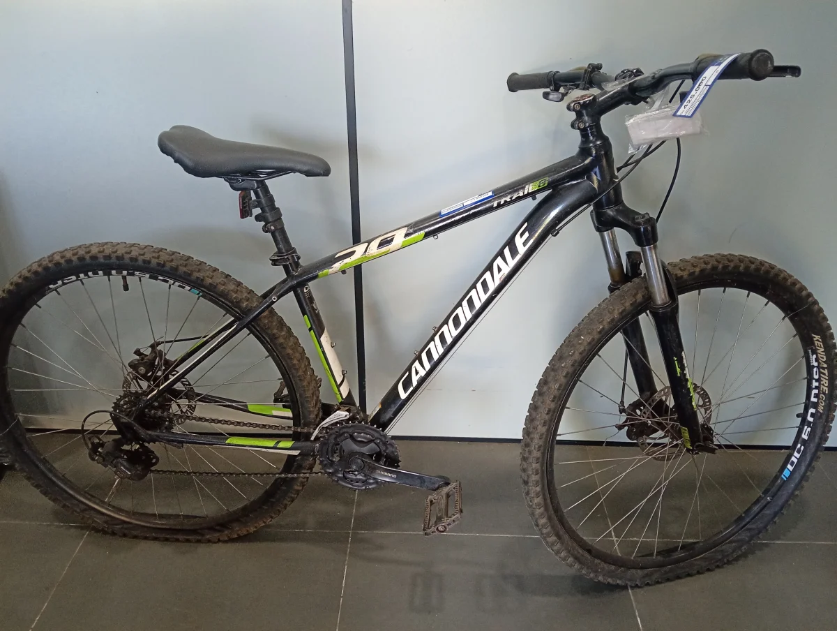 Foto 2 de Bicicleta Marca Cannondale Aro 29 Modelo Trail8 Usadoenbuenestado Acc Descarrilador2 Frenos A Disco Ascienti Forrado CuerinaAmortiguador
