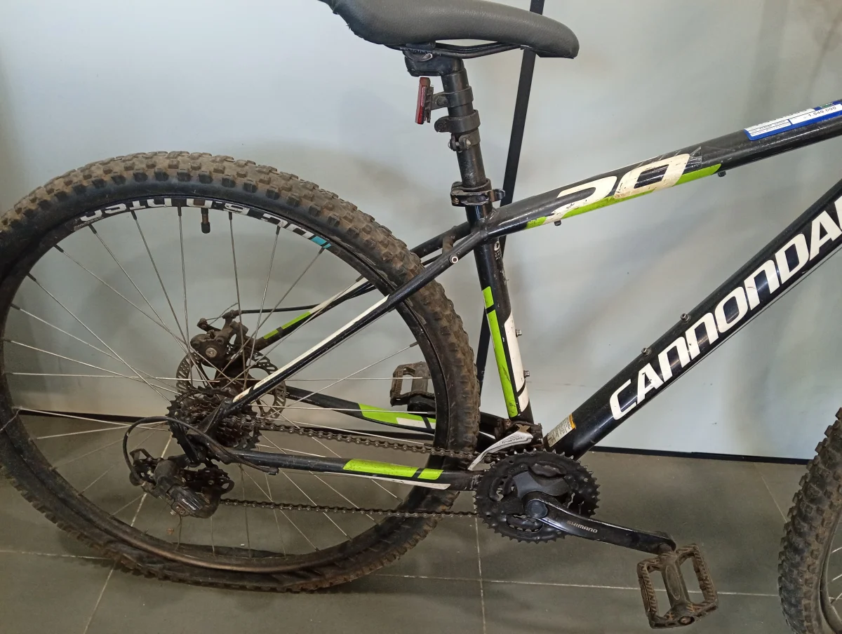 Foto 3 de Bicicleta Marca Cannondale Aro 29 Modelo Trail8 Usadoenbuenestado Acc Descarrilador2 Frenos A Disco Ascienti Forrado CuerinaAmortiguador