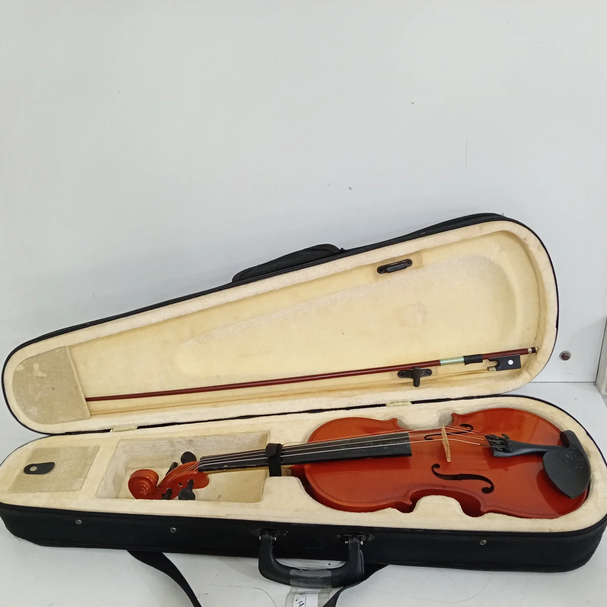 Violin Marca Lark Modelo No Tiene Usado En Buen Estado Acc Con Vara De Ejecución Y Piedra