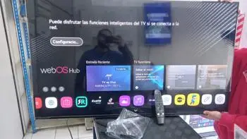 Televisor Led Smart De 50 '' Marca Fama Modelo Tvf-50wu6 Con Control Usado En Buen Estado Acc En Caja
