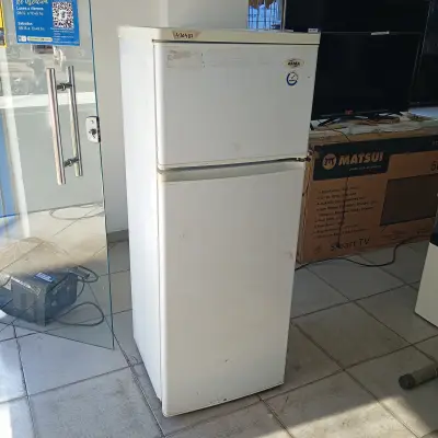Heladera Marca Fama Modelo H24 Usado En Buen Estado Litros : 208 Acc: 3 Bandeja De VidrioVerdulera3 Porta Lata1 Parrilla
